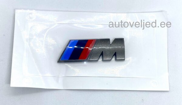 M Emleem Steel Gray 45x15mm